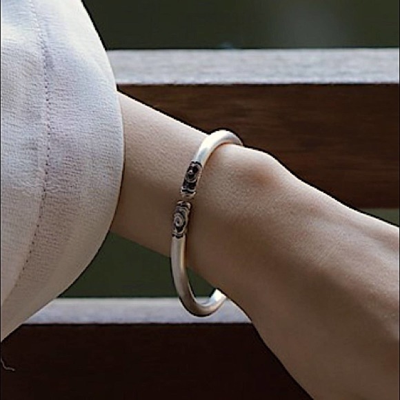 Sterling Silver Irregular Flower Pattern Bangle Bracelet - Picture 11 of 16